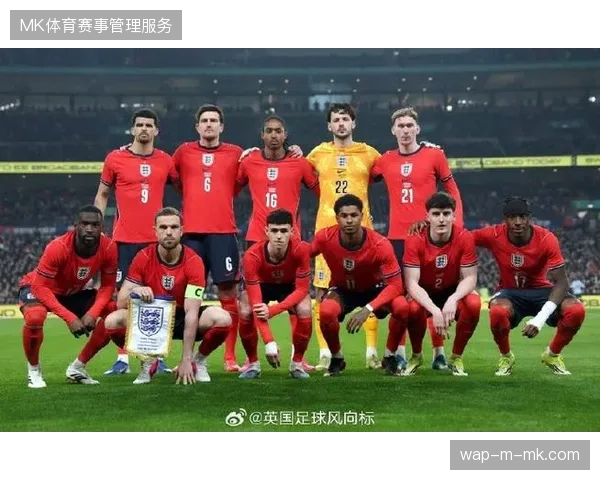 图赫尔的战术体系强调防守整体性,门将与中卫线的默契程度将决定英格兰的防守韧性 图赫尔的战术体系强调防守整体性,门将与中卫线的默契程度将决定英格兰的防守韧性